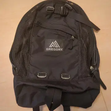 GREGORY 블랙 메쉬 포켓 부착 백팩