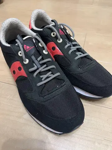 Saucony 28.5 스니커즈 블랙/레드
