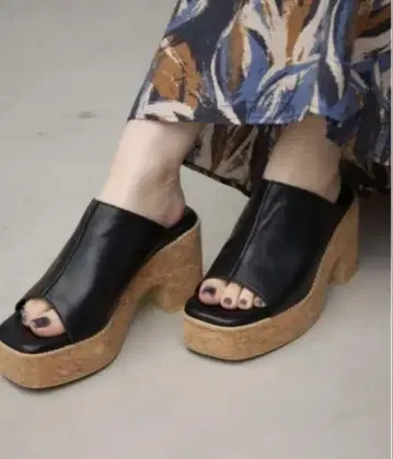 센터 심 코르크 웨지 샌들