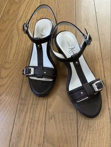 브라운 웨지 샌들