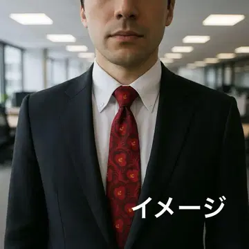 매혹적인 빨간색으로 시선을 사로잡는, 이탈리아제 실크의 최고급 넥타이 ]
