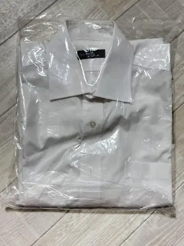 미사용 화이트 긴팔 셔츠