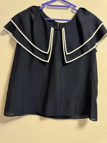 러브티크 붐붐 바이컬러 파이핑 빅 칼라 블라우스