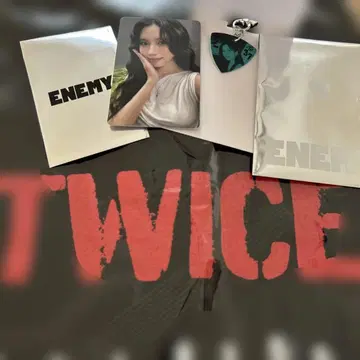 TWICE ENEMY 1만 엔 특전 트레이딩 카드 and 피크 미나