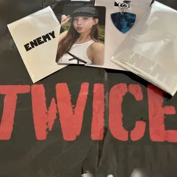 TWICE ENEMY 1만 엔 특전 트레이딩 카드 and 피크 나연