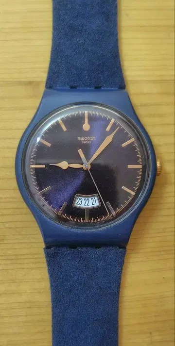 Swatch 아날로그 손목시계 케이스 포함