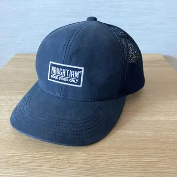 NAUGHTIAM 캡