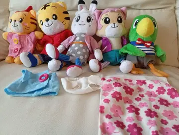 봉제 인형 캐릭터와 의상 세트