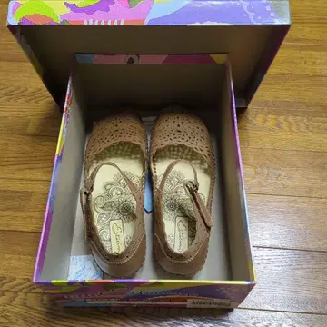 브라운 메쉬 플랫 샌들 (에스타시온)