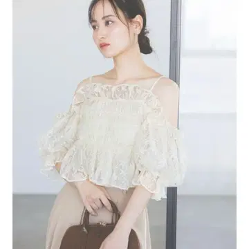 SNIDEL Sustainable 개더 오프숄더 블라우스