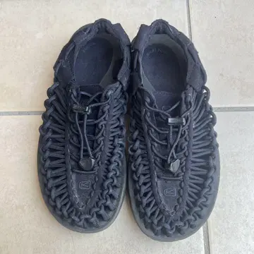 keen 샌들 블랙