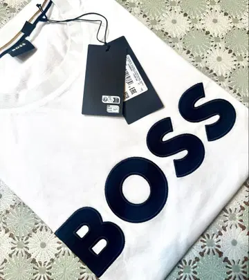 BOSS 화이트 로고 T셔츠 Size XXL