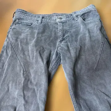 그레이 데미지 가공 스트레이트 데님 팬츠