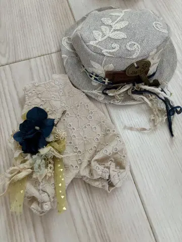 네오 브라이스 아웃핏 자수 모자와 코사지 부착 올인원풍 팬츠 작가님