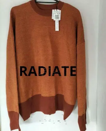택 포함 미사용 새상품 RADIATE 빅 실루엣 오렌지 컬러 상의