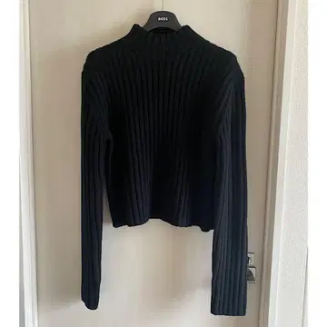 미사용 (한 번 시착만 한 상품) TOTEME 토템 니트 스웨터