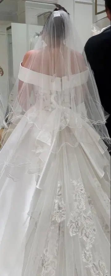 화이트 레이스 장식 숏 웨딩 베일