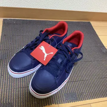 PUMA 네이비/레드 스니커즈 24.5cm
