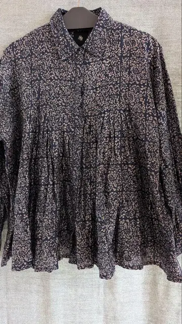 메종드소일 플라워 핀턱 개더 블라우스