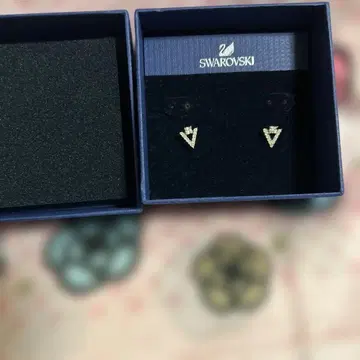 Swarovski V자형 크리스탈 귀걸이