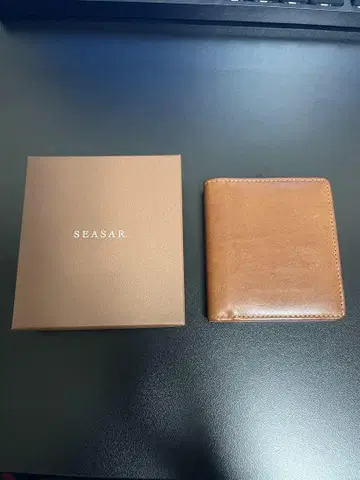 SEASAR Integral 이단 접이식 지갑 푸에블로 가죽(코냑)
