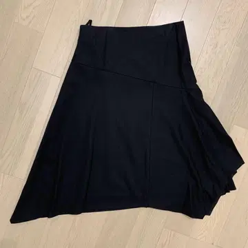 UNTITLED 블랙 플레어 스커트 불규칙 헴