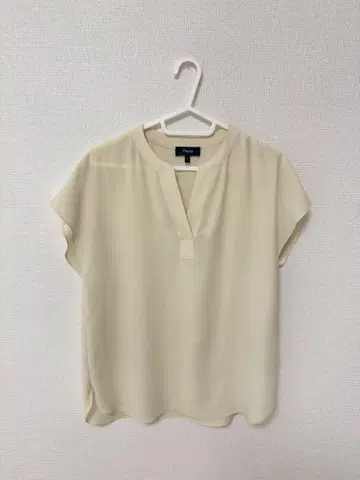 크림색 반팔 블라우스 P 사이즈