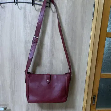 마가렛 호웰 가죽 숄더백 버건디