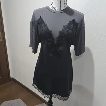 아메리 새상품급 그레이 V넥 T셔츠 레이스 장식