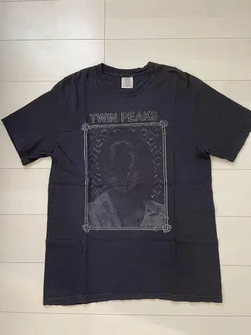 TWIN PEAKS 블랙 T셔츠