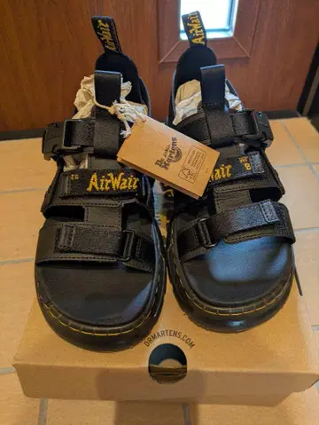 새상품급! Dr.Martens PEARSON 페어슨 샌들