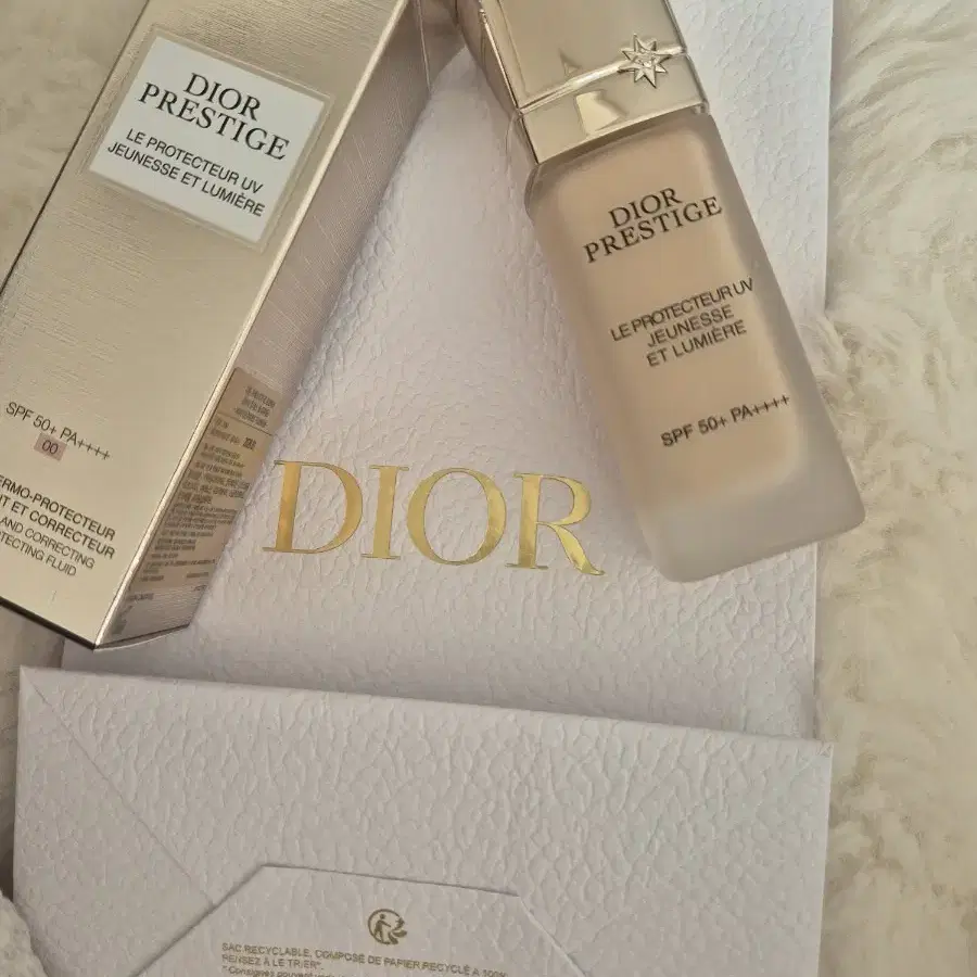DiorPrestige UV Jeunesse et Lumière 30ml DIOR Prestige White Le Protector UV Lumiere 30mL SPF50+