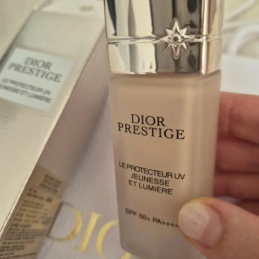DiorPrestige UV Jeunesse et Lumière 30ml DIOR Prestige White Le Protector UV Lumiere 30mL SPF50+