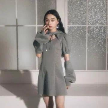 BUBBLES 오픈넥 암 맨투맨 원피스 그레이