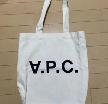 A.P.C. 토트백 화이트 TOTE LAURE BLACK LOGO