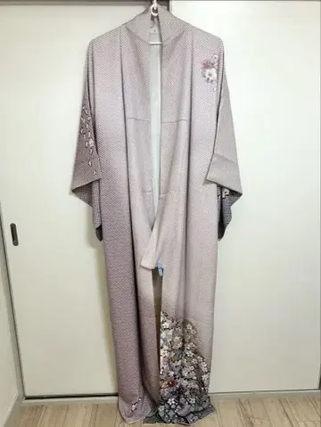 연보라색 꽃무늬 기모노
