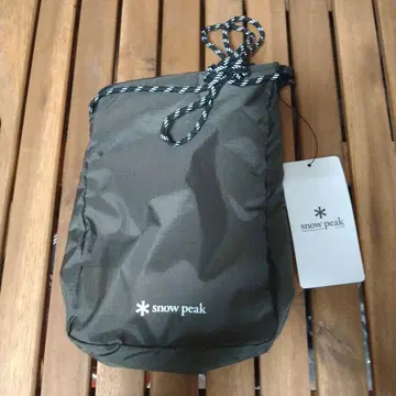 Snowpeek 오프셋 숄더 파우치