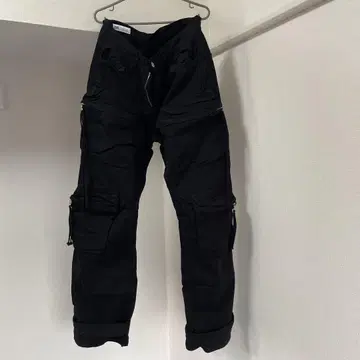 [ 완판템 ] ZARA 블랙 유틸리티 카고 팬츠 EUR42 블랙
