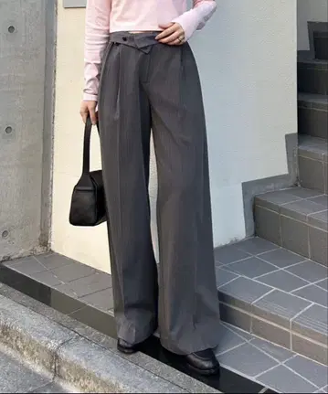 mystic 핀스트라이프 턱 와이드 팬츠 차콜 그레이