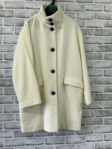 아이보리 하이넥 체스터 코트