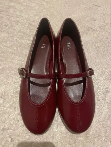 ZARA 버건디 스트랩 발레 슈즈