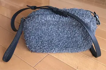 브루넬로쿠치넬리 복슬복슬 울 보아 숄더백