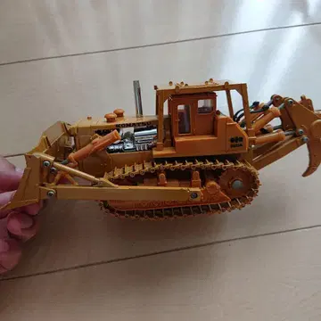 코마츠 D65A 1/50 스케일 모델