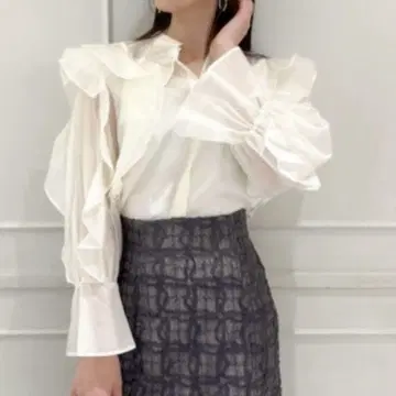 미사용 새상품 스나이델 시어 프릴 블라우스