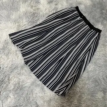 어반 리서치 스트라이프 스커트 네이비 안감 있음 허리밴딩 FREE