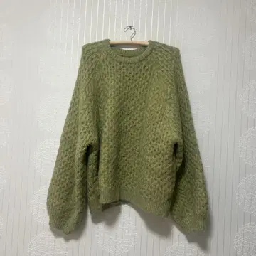 올리브 그린 긴팔 니트 스웨터