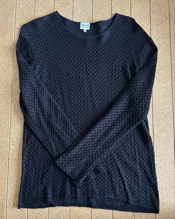 ARMANI 아르마니 얇은 소재 짧은 기장 니트