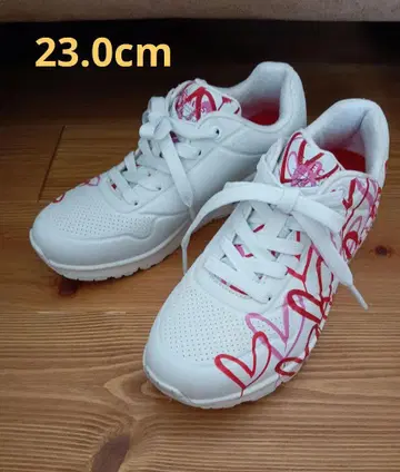 미사용 새상품 SKECHERS 스케쳐스 하트 무늬 스니커즈 23cm