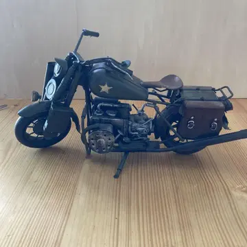 빈티지풍 오토바이 올리브 그린