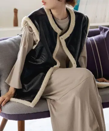 Kastane 인조 가죽 리버서블 보아 베스트 블랙/크림